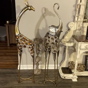Beautiful statute giraffe and elephant